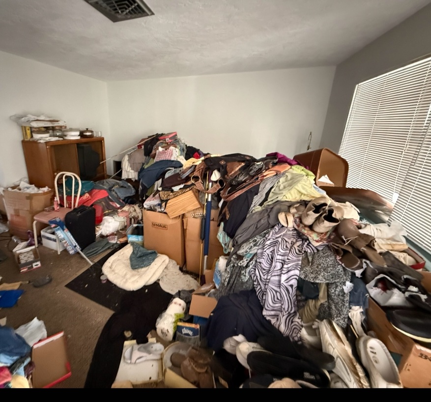 Whole house cleanout before unwanted household contents were removed by Ocala Cleanout Specialists