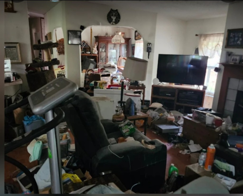 Full house cleanout before unwanted contents were removed by Ocala Cleanout Specialists
